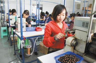 “為何中年人對電子廠招聘信息趨之若鶩？因為責任與無奈！”